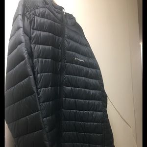Columbia black winter jacket with hoodie.